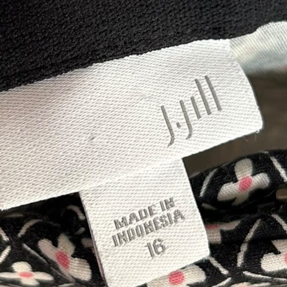 J. Jill Women's Black Floral Geometric Cropped Pants Size 16 - Picture 4 of 5